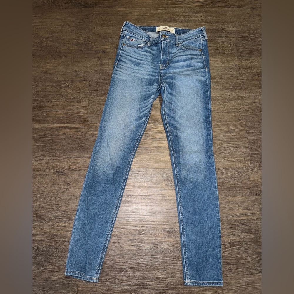 Hollister size 5r